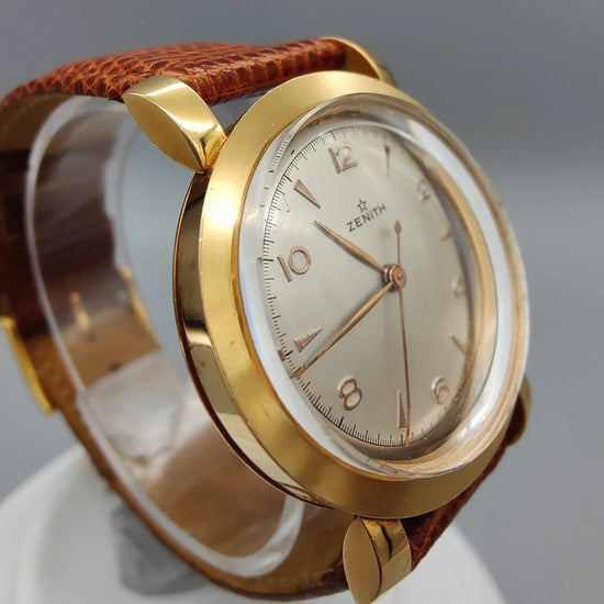 Zenith Angles 1965 vintage à remontage manuel. Cadran champagne, vue de profil.