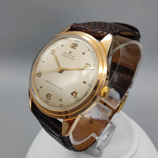 Couronne d'une montre Zenith Automatic vintage 1955. Détail essentiel d'une montre automatique Zenith d'époque.