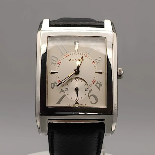 Vue détaillée du cadran argenté de la montre Zenith Port Royal Quartz, année 2000. Une pièce vintage raffinée.