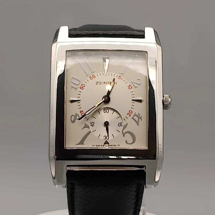 Vue détaillée du cadran argenté de la montre Zenith Port Royal Quartz, année 2000. Une pièce vintage raffinée.